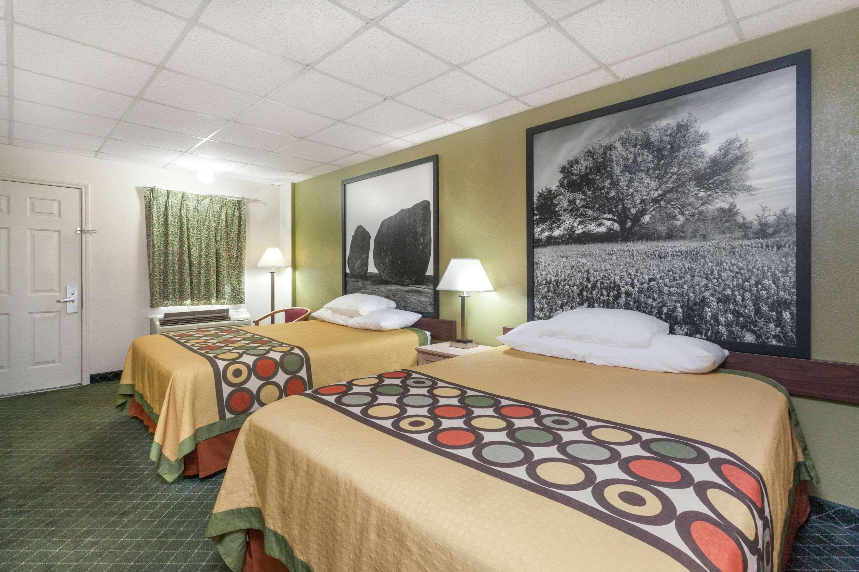 Hotel Super 8 By Wyndham Fredericksburg Esterno foto