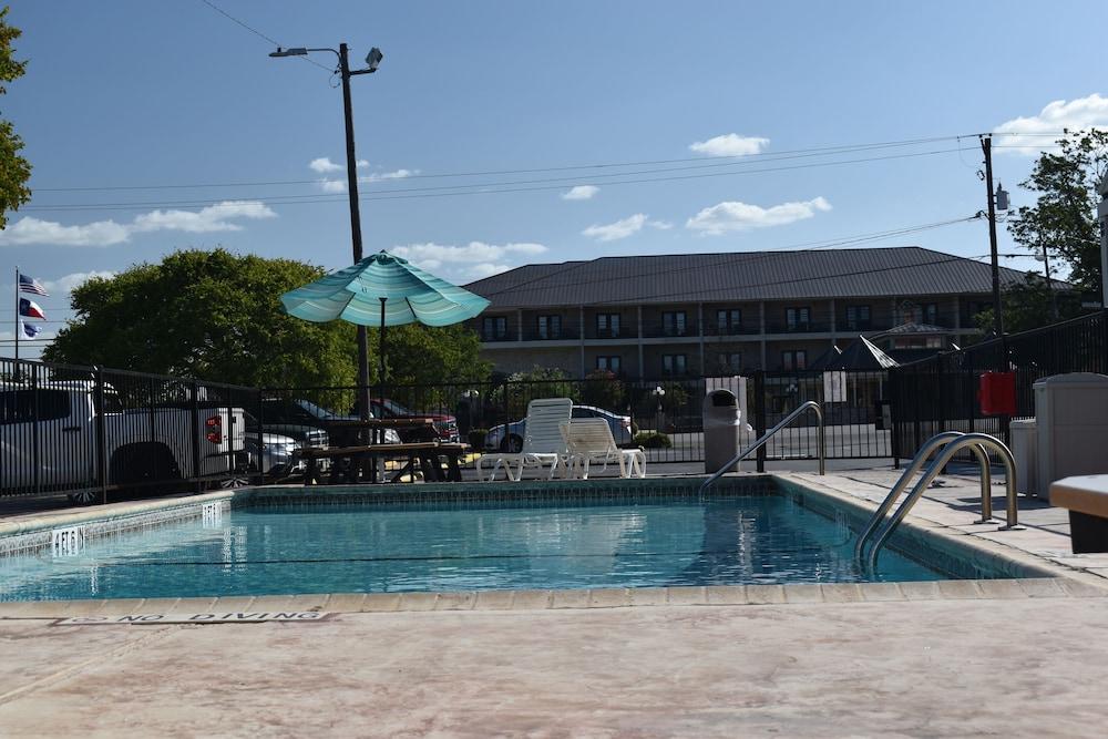 Hotel Super 8 By Wyndham Fredericksburg Esterno foto