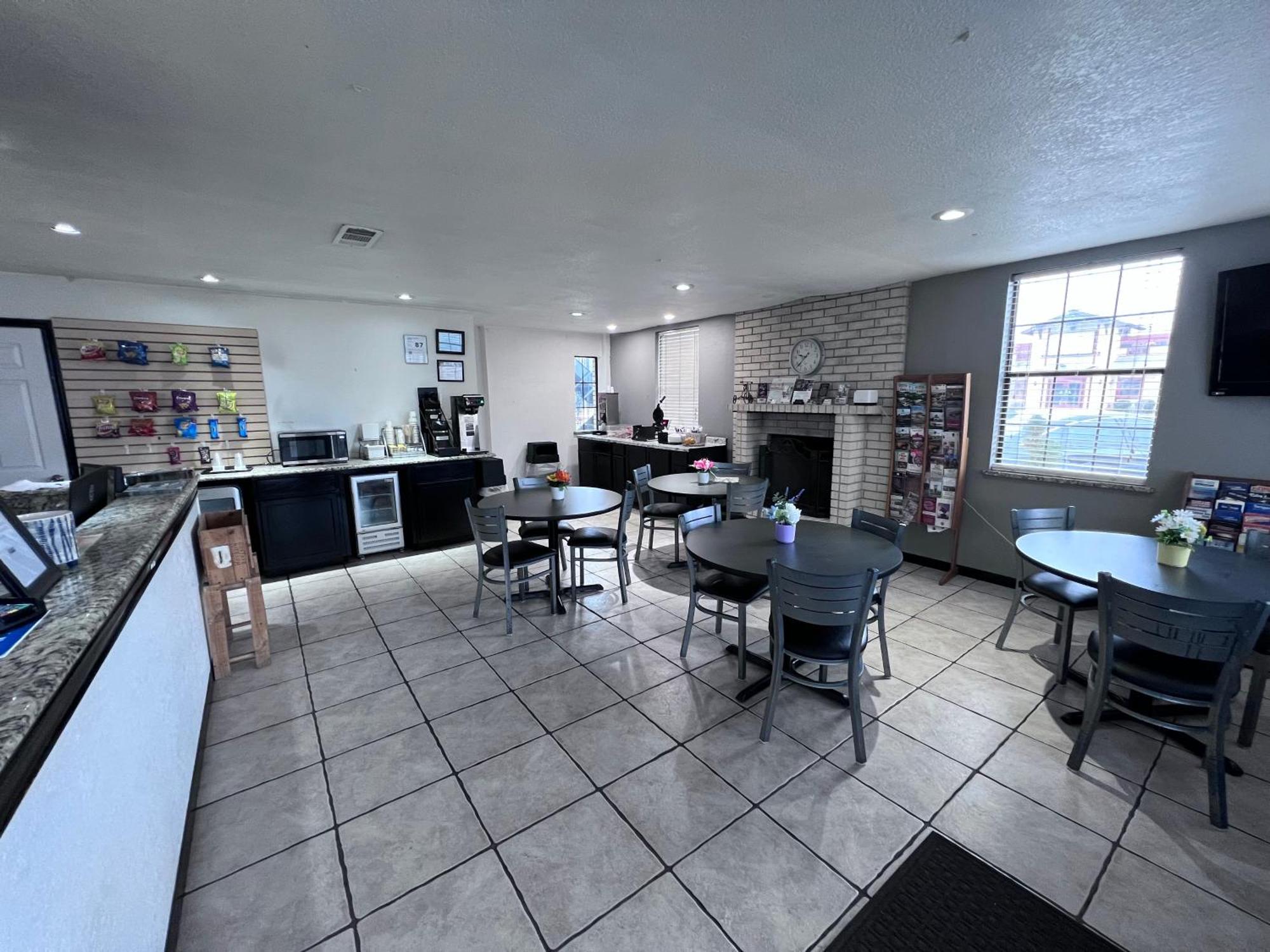 Hotel Super 8 By Wyndham Fredericksburg Esterno foto