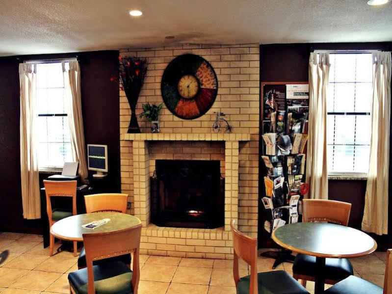 Hotel Super 8 By Wyndham Fredericksburg Esterno foto