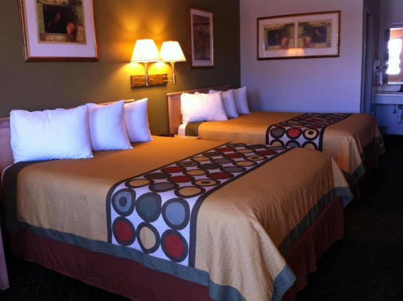 Hotel Super 8 By Wyndham Fredericksburg Esterno foto
