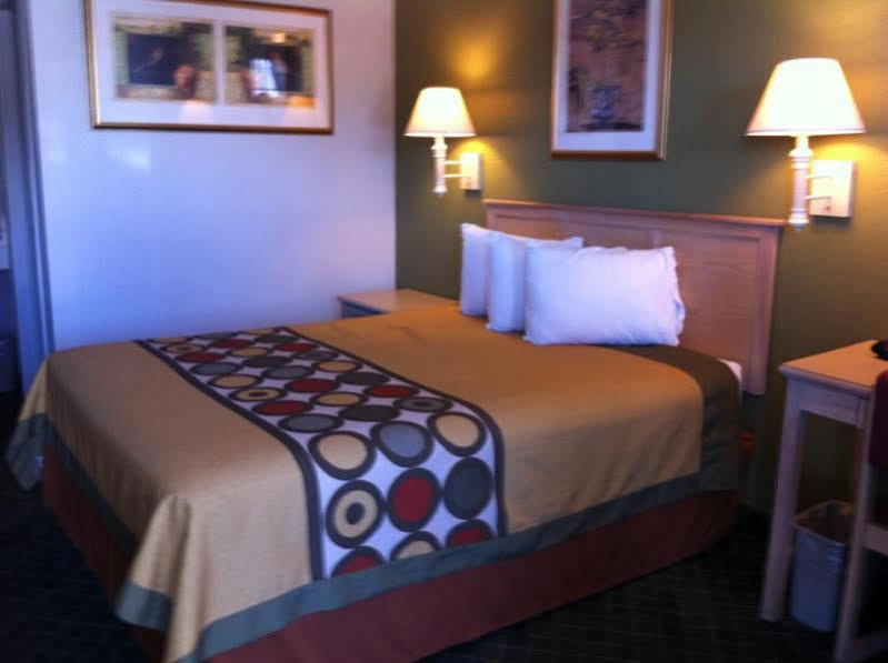 Hotel Super 8 By Wyndham Fredericksburg Esterno foto